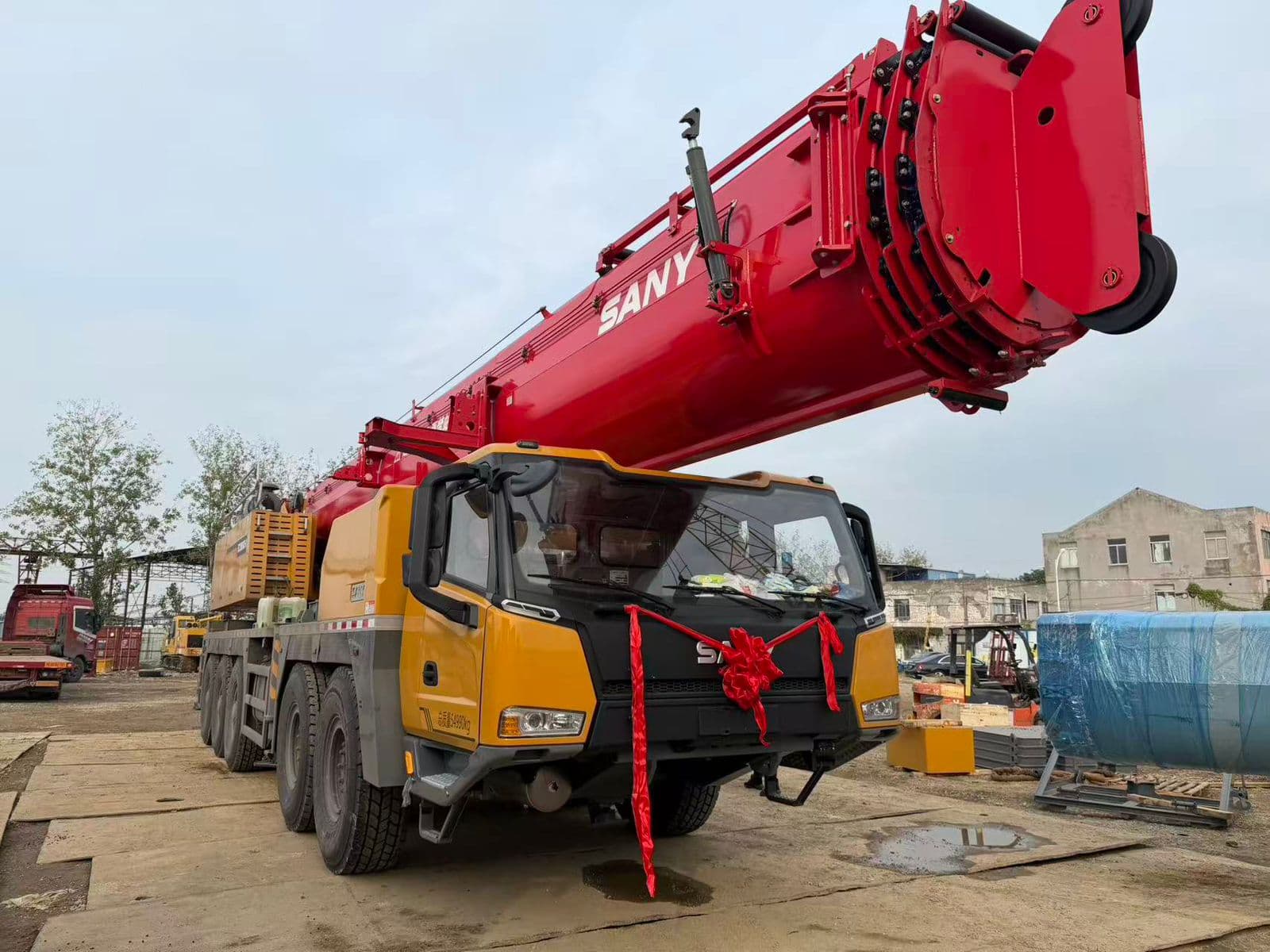 Sany 200 Ton Mobile Crane: Massive Lifting Power