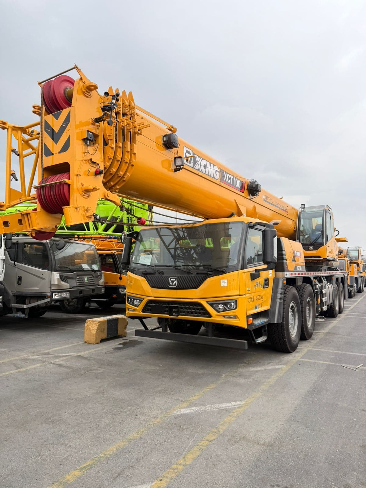 XCMG XCT100 Truck Crane: Efficient 100 Ton Lifting