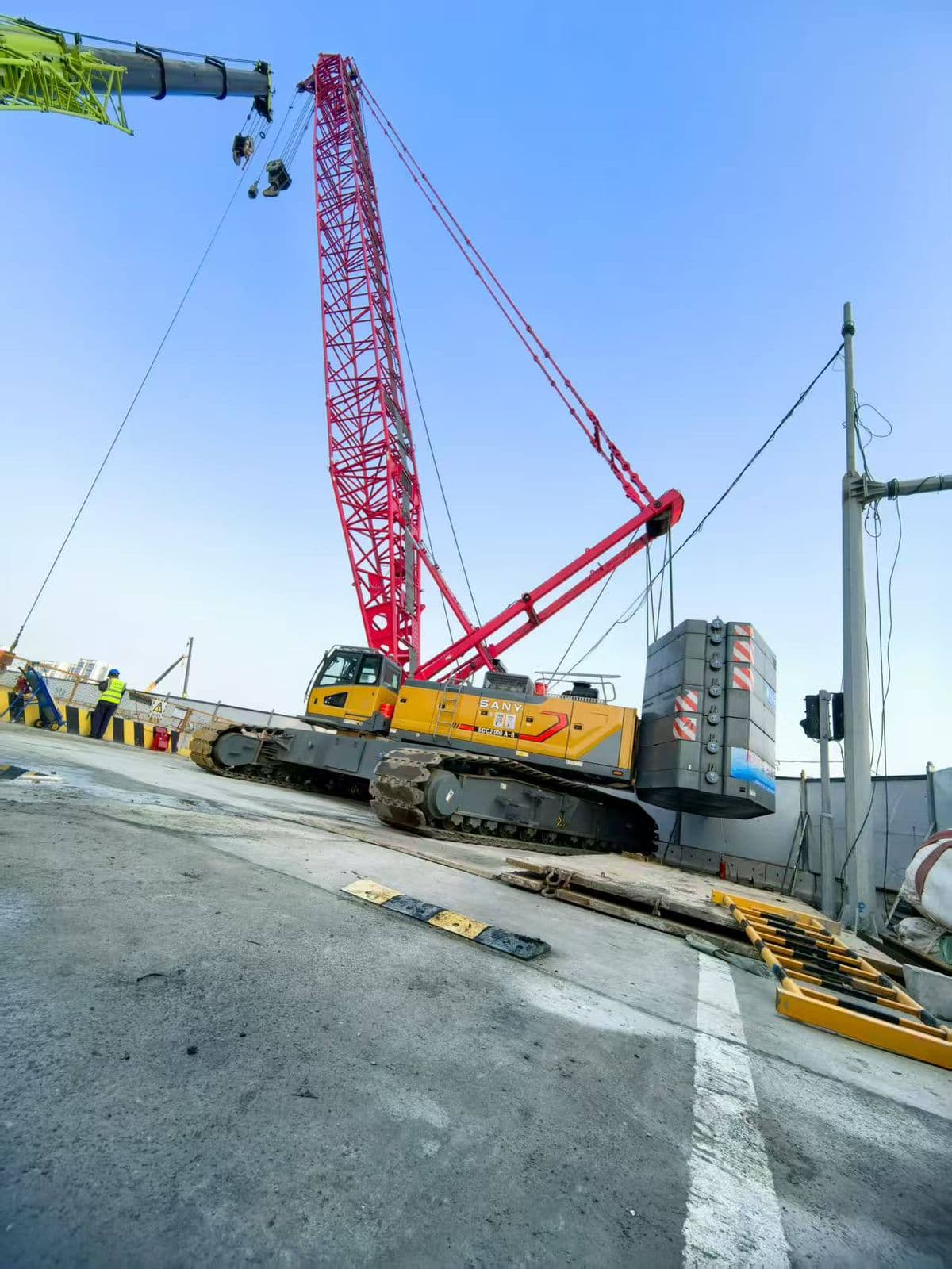 Sany 200 Ton Crawler Crane: Strong and Mobile